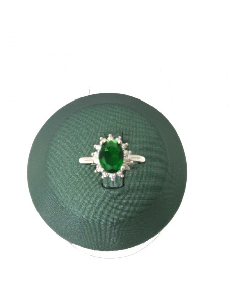 Natural emerald inlaid Princess gem ring