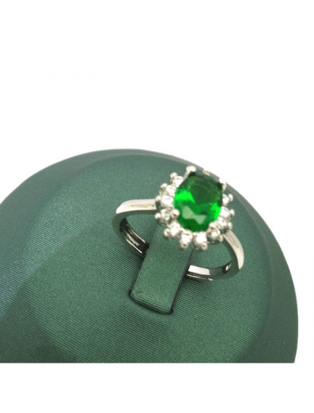 Natural emerald inlaid Princess gem ring