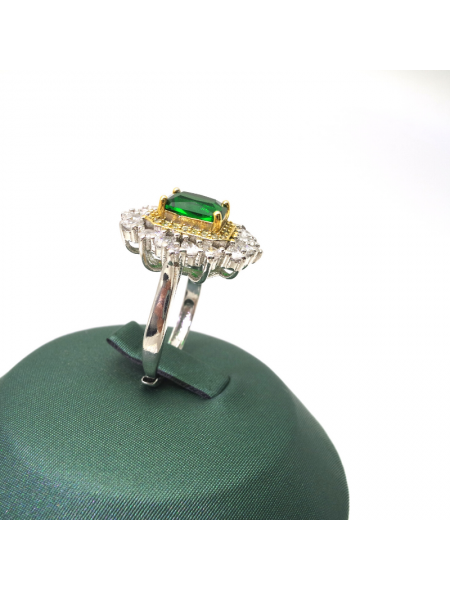 Natural emerald inlaid two-color square gem ring