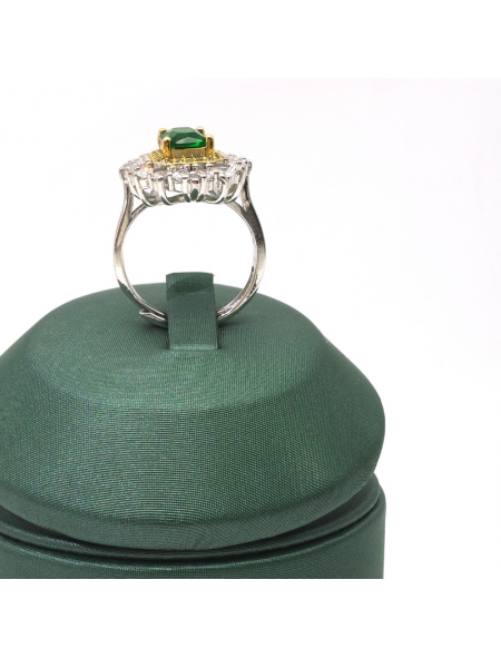 Natural emerald inlaid two-color square gem ring