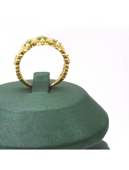 Natural emerald inlaid hollow ring