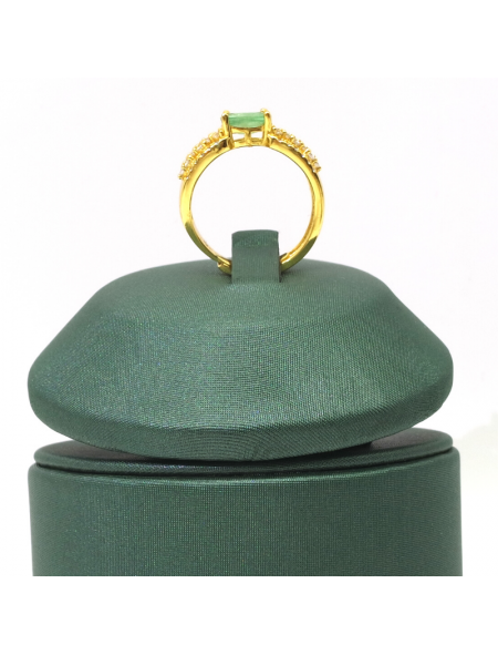 Natural emerald inlaid gold gem ring