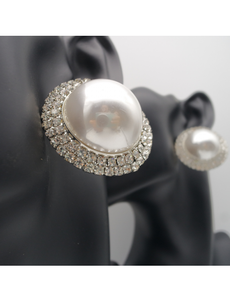 Pearl round ear stud