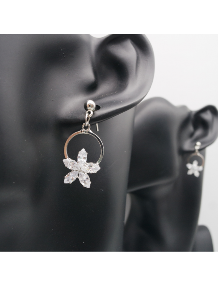 Silver flower ear stud